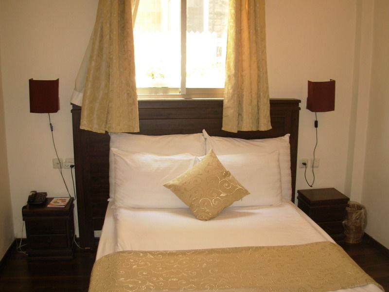 The Little House In Bakah Hotel Jerusalem Exterior photo