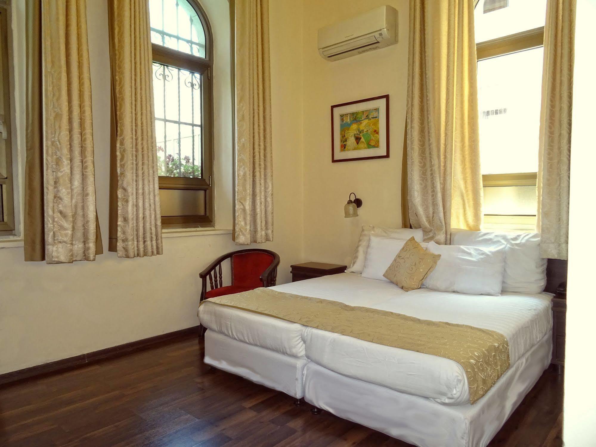 The Little House In Bakah Hotel Jerusalem Exterior photo